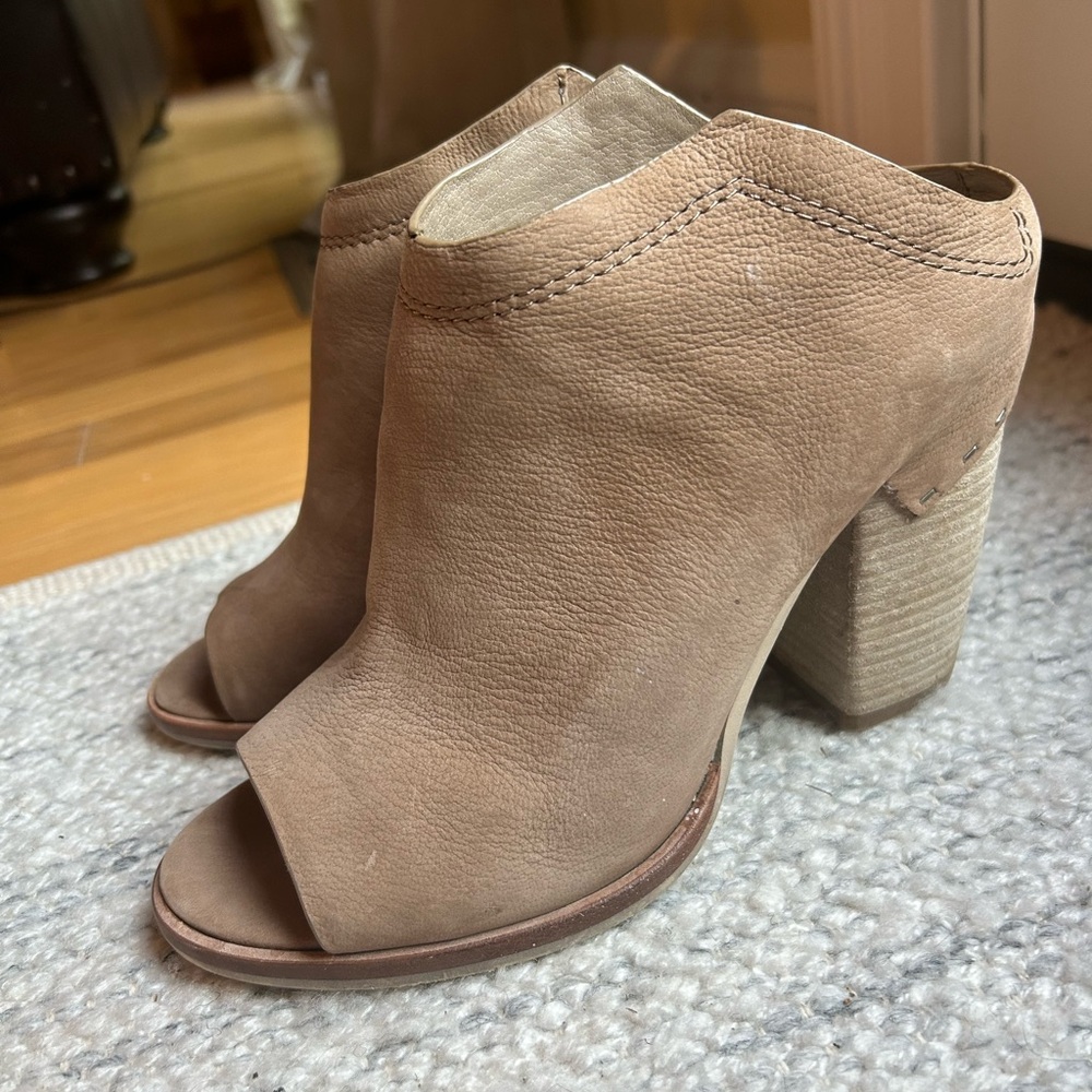 Dolce Vita NOA Taupe Suede Women’s Peep Toe Ankle Boots Booties Mules